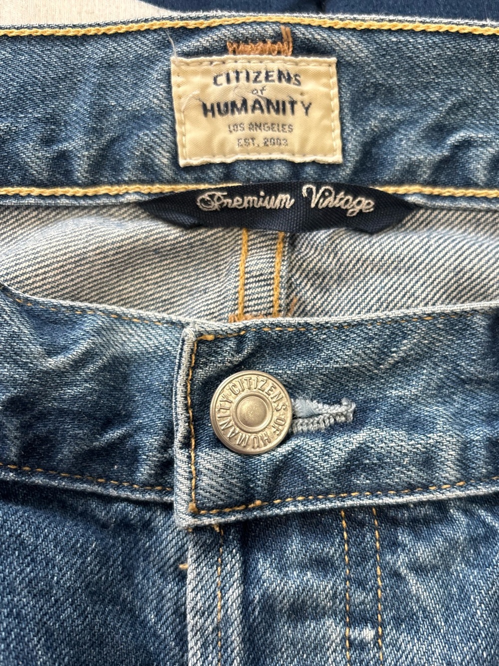 Citizens Of Humanity Light Blue Straight-Leg Jeans - Picture 4 of 11